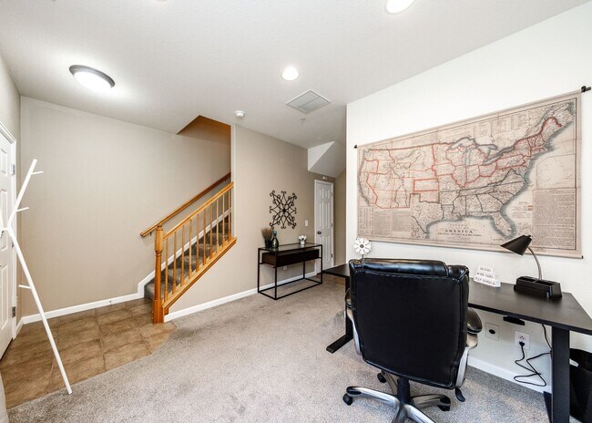 Building Photo - Fully Furnished Downtown 2 Bed, 4 Bath Executive Townhouse