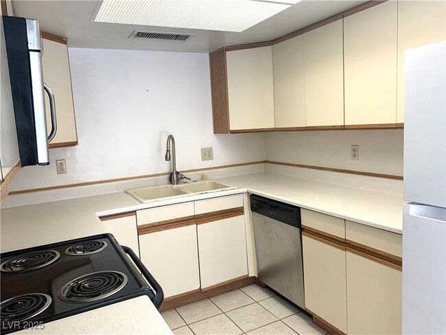 Building Photo - 1822 Avacado Ct