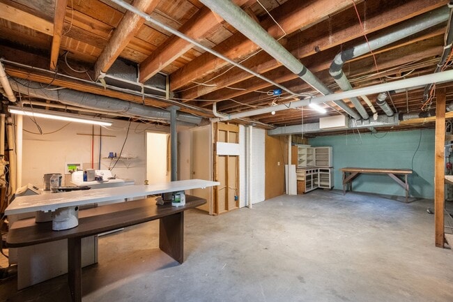 Building Photo - Make This Your Home!