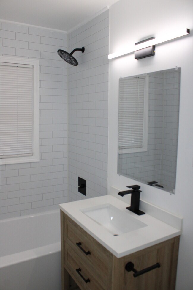 Building Photo - Move in Special - Spacious 4 Bedroom, 3 Fu...