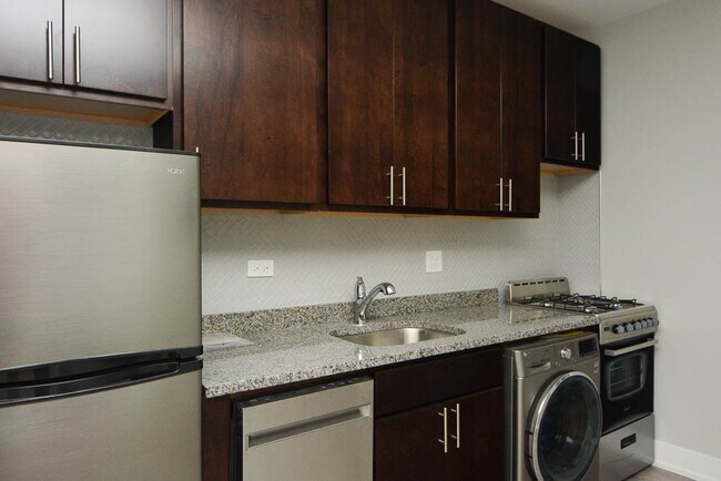 Building Photo - 434.5 W Belden Ave