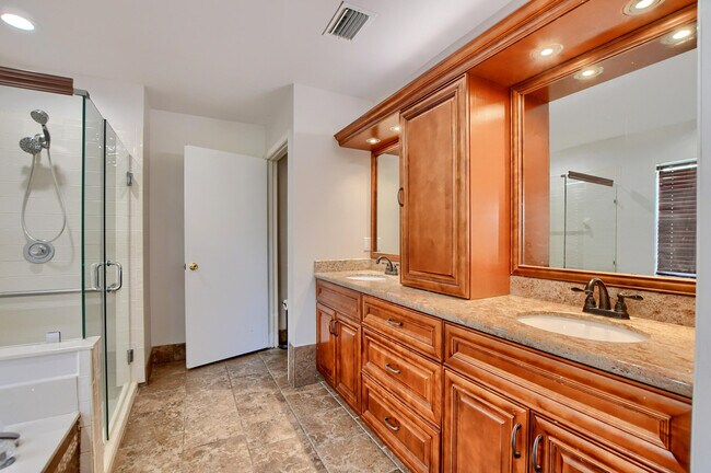 Building Photo - 22556 Middletown Dr