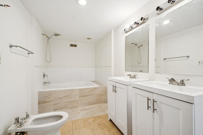 Building Photo - 2336 W Taylor St