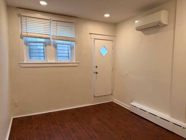 Building Photo - 2049 Snyder Ave