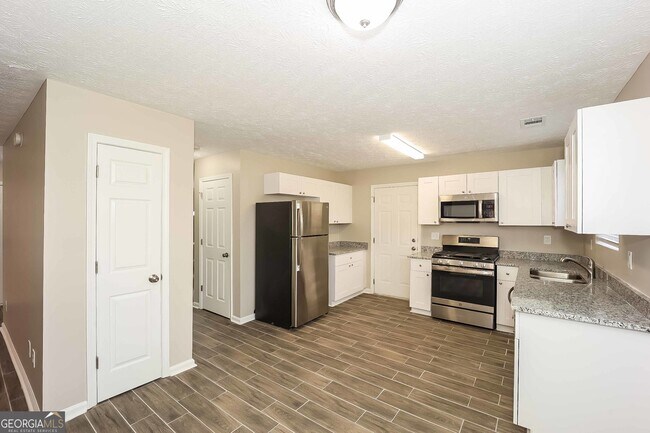 Building Photo - 1163 Millwood Dr