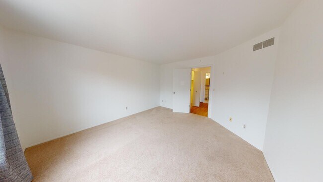 Building Photo - 2221 S Huron Pkwy
