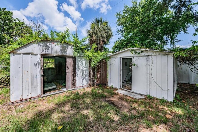 Building Photo - 636 Stremma Rd