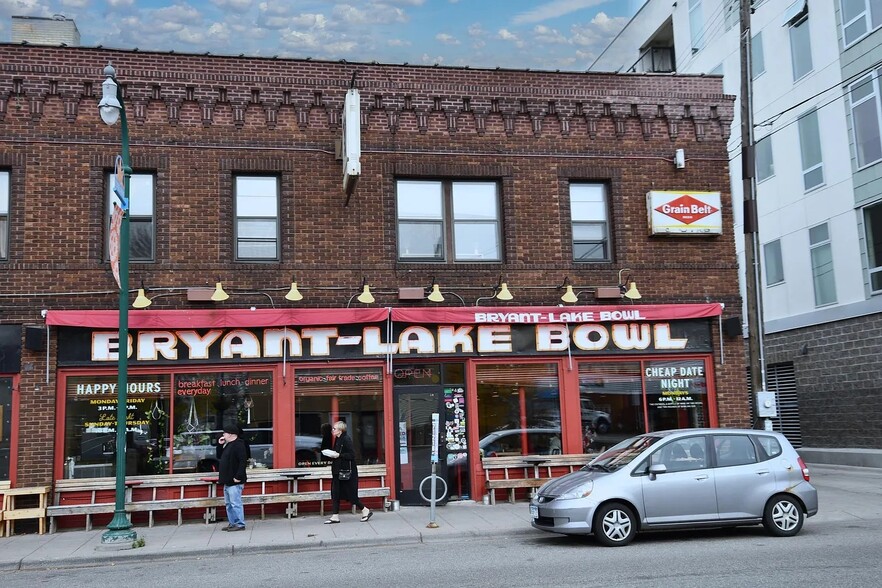 Uptown restaurant - 2930 Blaisdell Ave
