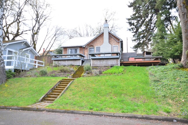 Building Photo - 1007 Montello Ave