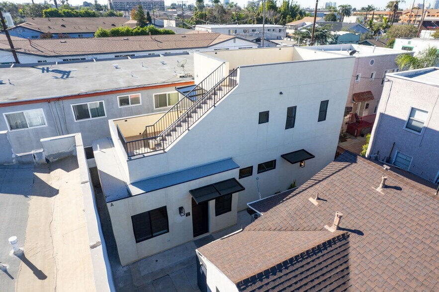 Building Photo - 2430 E 7th St