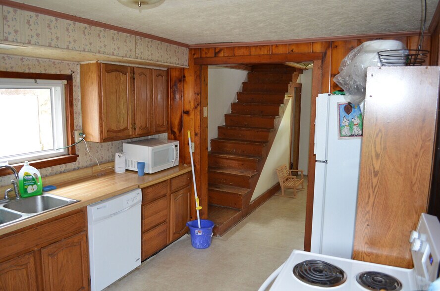 Building Photo - 995 Old US Route 33