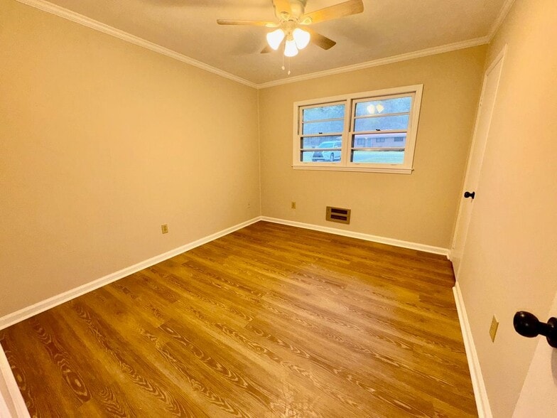 Building Photo - 606 Viewpoint Dr