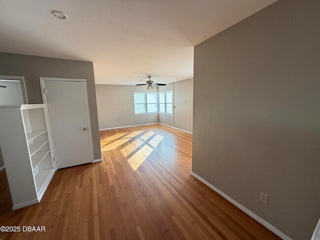 Building Photo - 321 Ribault Ave