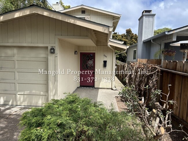 Building Photo - Charming 2-Bed, 1.5-Bath  Multi-Level Home...