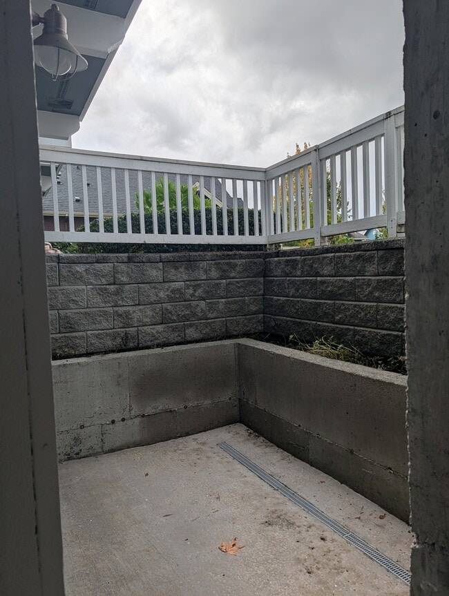 Building Photo - 1918 Northeast Kenyon Court