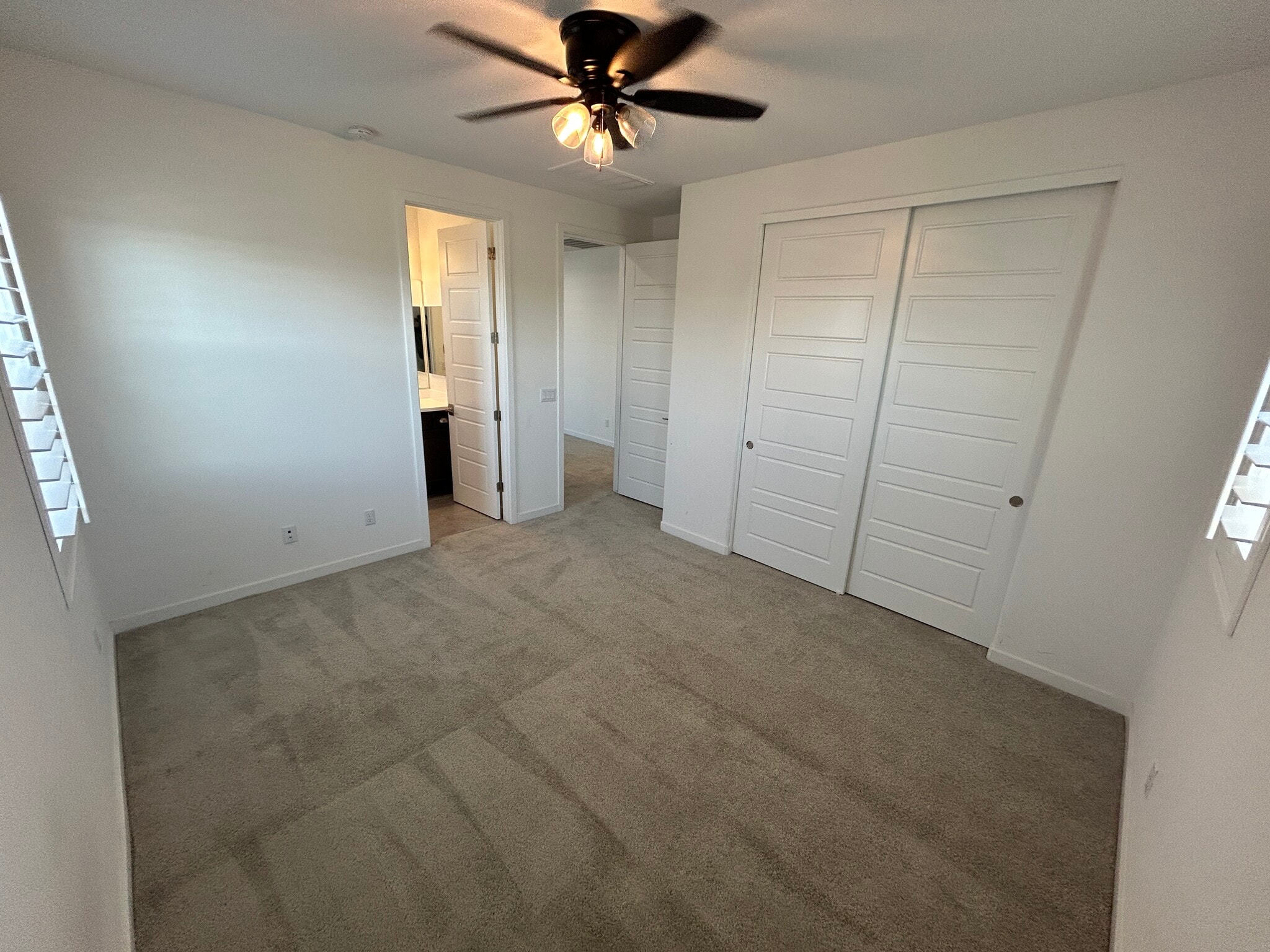 Building Photo - 4146 S Columbus Dr