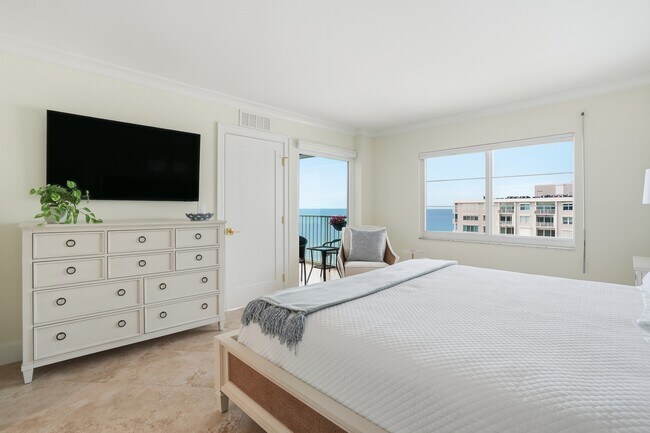 Building Photo - 3443 Gulf Shore Blvd N