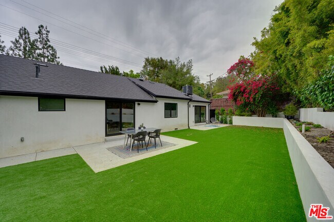 Building Photo - 3915 Coldwater Canyon Ave