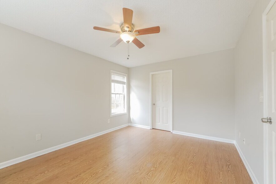 Building Photo - 11081 Knotty Pine Pl