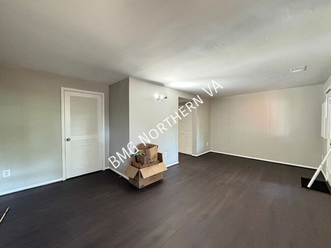 Building Photo - 8651 Centerton Ln