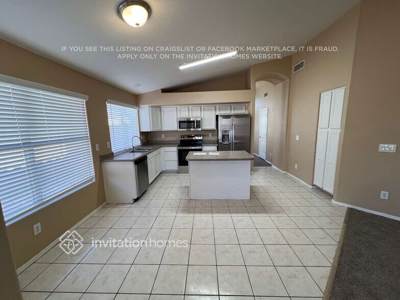Building Photo - 9832 E Olla Ave
