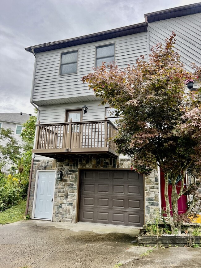 Primary Photo - 403 Cedarstone Rd