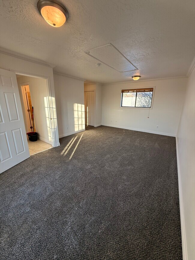 Building Photo - 643 Woodridge Dr