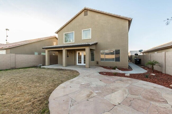 Building Photo - Charming 5 Bed 3 bath Home in Avondale