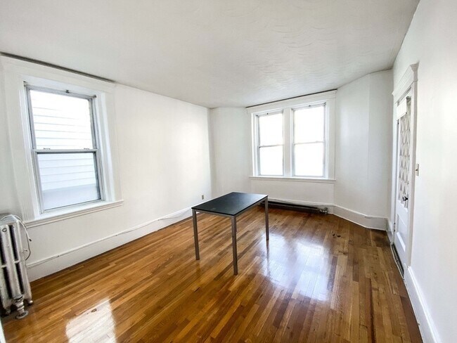 Building Photo - 15 Parkman St