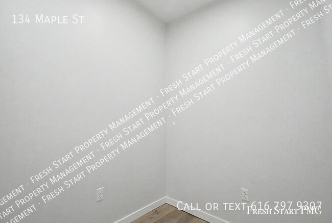 Building Photo - 134 Maple St