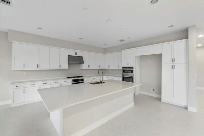 Building Photo - 20119 Pacific Dunes Dr