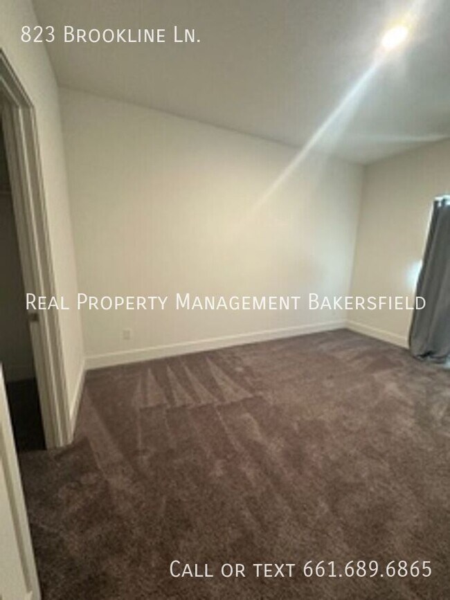 Building Photo - 823 Brookline Ln