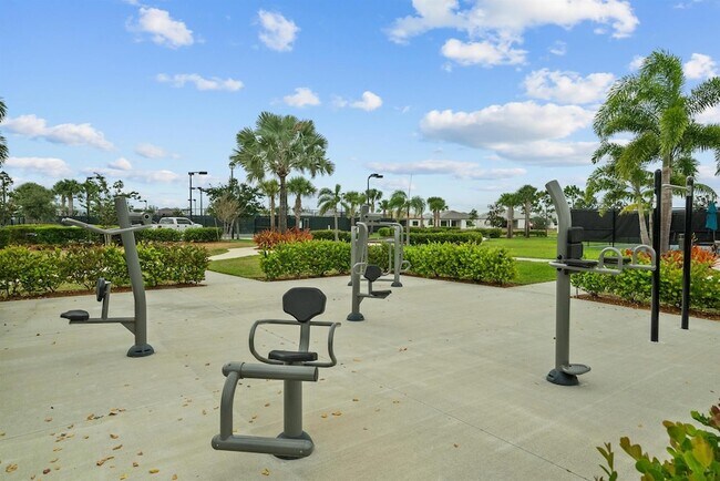 Building Photo - 680 SE Villandry Way