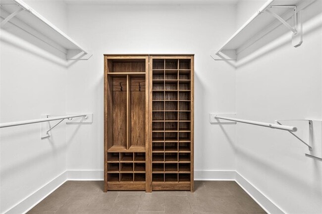 Building Photo - 7813 Mullen Dr