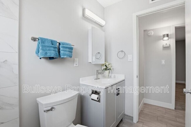 Building Photo - 1721 E Moreland St