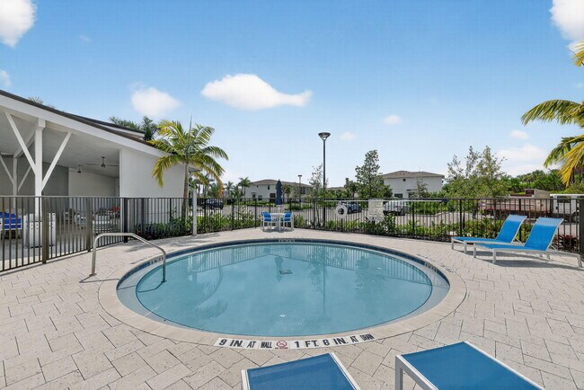 Building Photo - 14335 SW Skye Dr