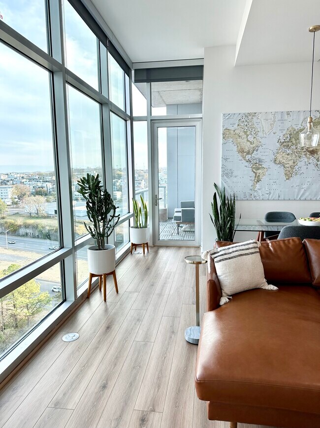 Building Photo - 700 12th Ave S