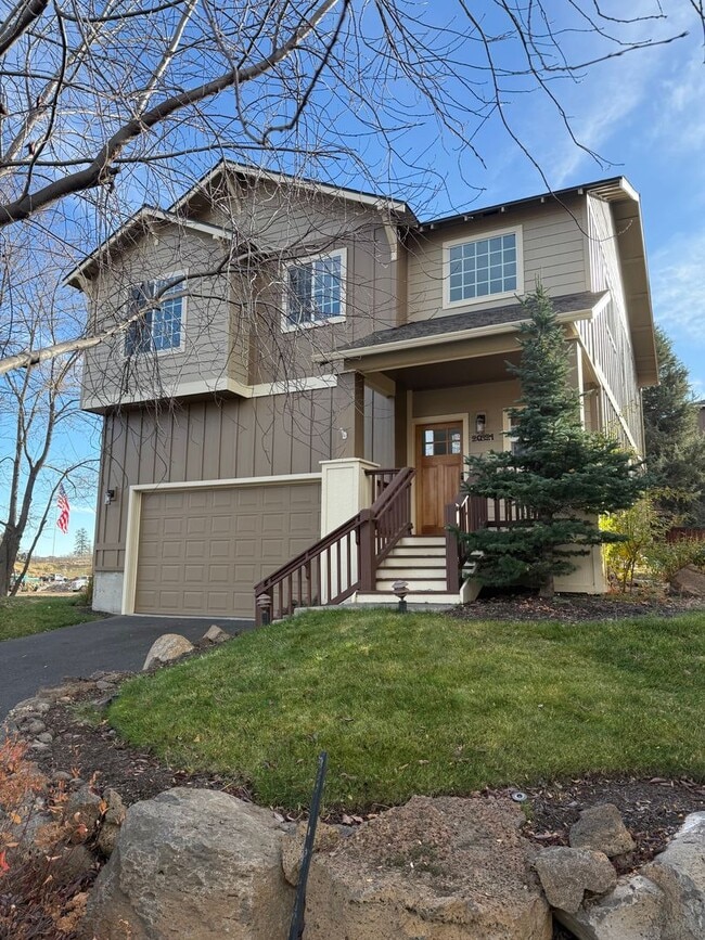 Building Photo - Beautiful and Spacious 4 Bed/2.5 Bath Home in NW Bend