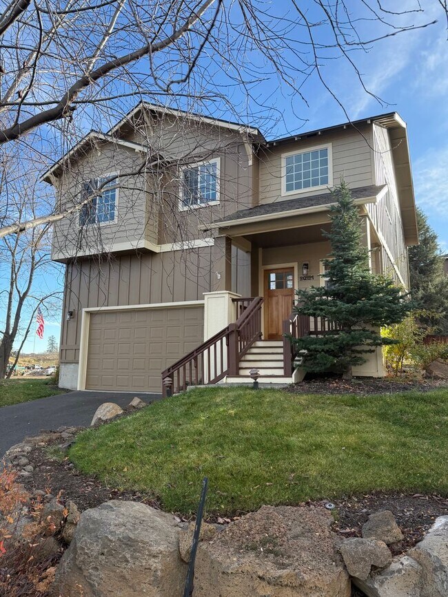 Primary Photo - Beautiful and Spacious 4 Bed/2.5 Bath Home in NW Bend