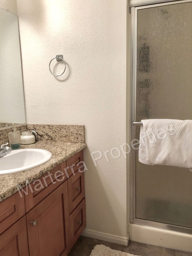 Building Photo - Town Home With Resort Style Amenities