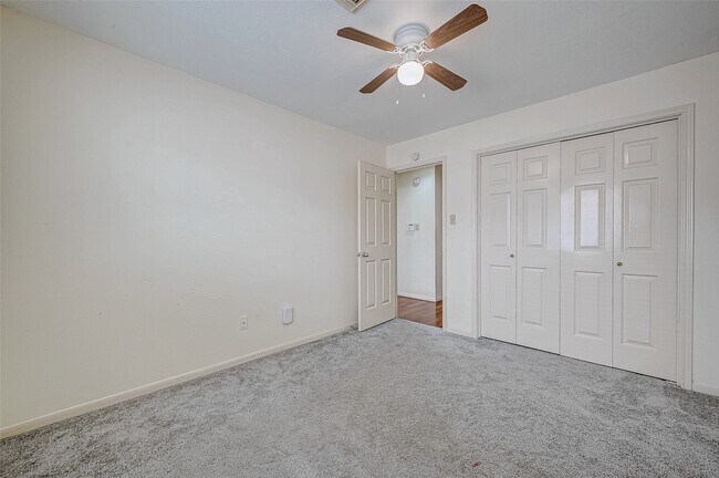 Building Photo - 7030 River Garden Dr