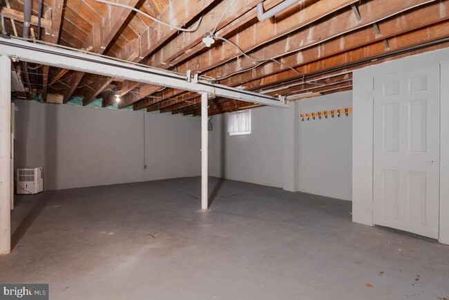 Building Photo - 2475 Fairway