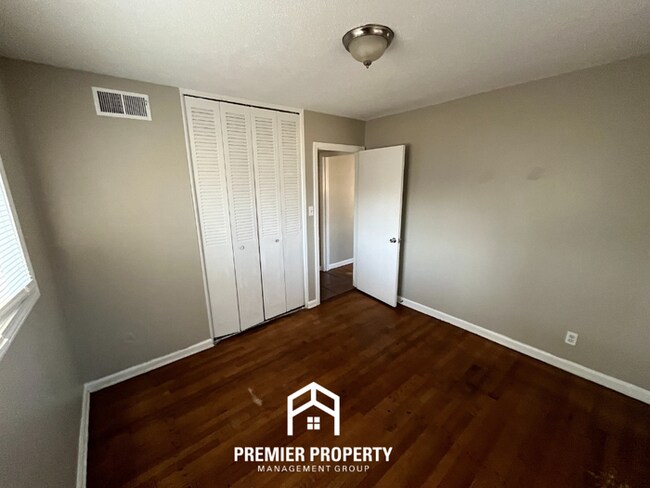 Building Photo - Spacious 4BR Memphis Home for Rent with Fenced Backyard