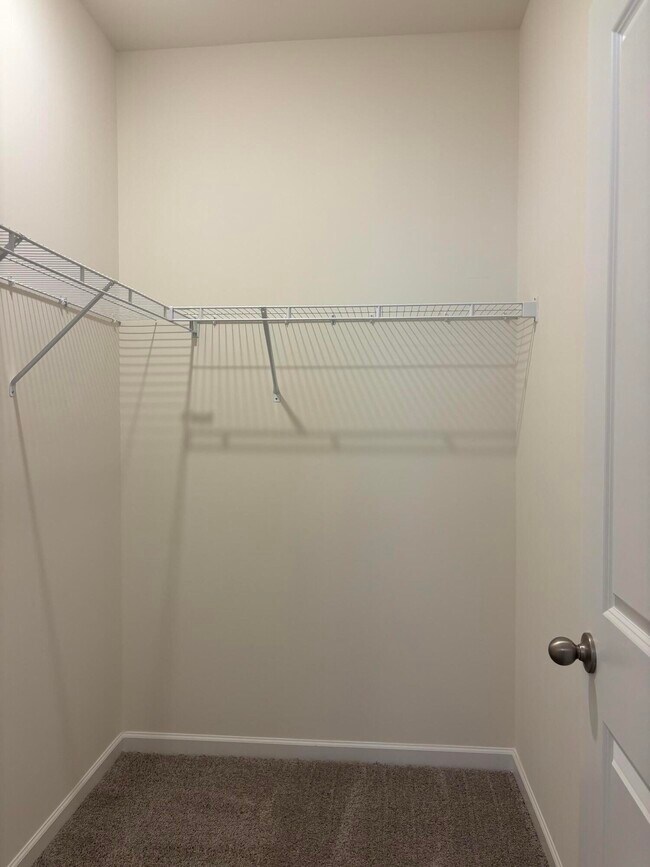 Building Photo - 372 Acorn St