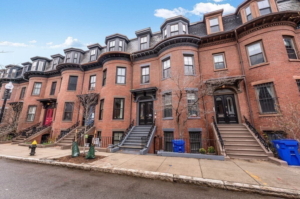Building Photo - 102 E Brookline St