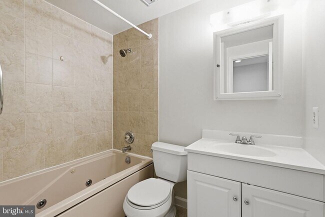 Building Photo - 1204 Brethour Ct