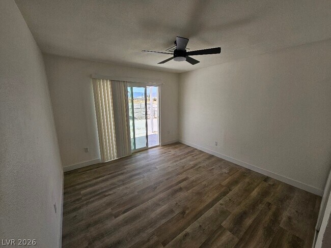 Building Photo - 1083 E Calvada Blvd