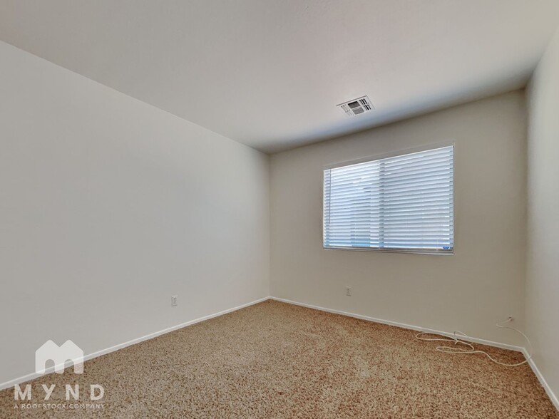 Building Photo - 13617 W Peck Ct