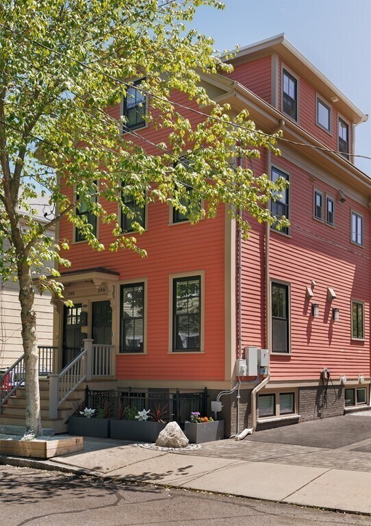 Building Photo - 242 Norfolk St