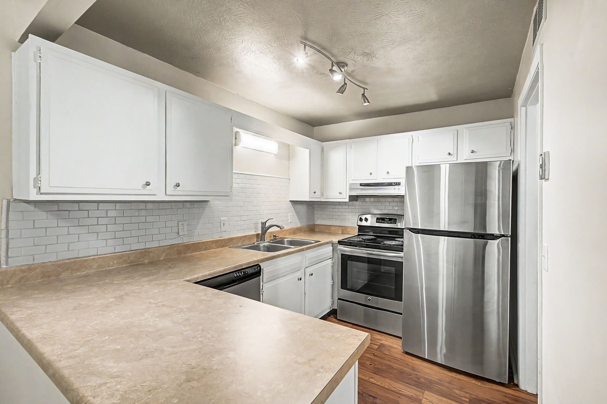 Building Photo - 709 Ashlawn Pl